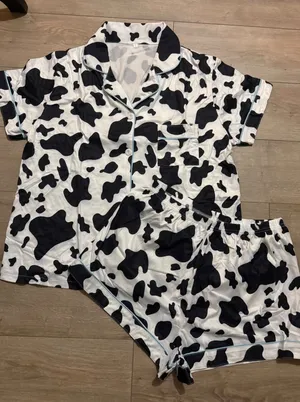 NIB- Cow Print Pajama Set Women Large Short Sleeve Button Down Shirt/Shorts New thumbnail 1