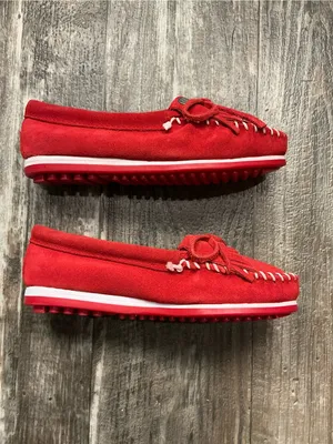 Minnetonka Red Suede Moccasin with Fringe Bow Size 5 thumbnail 11