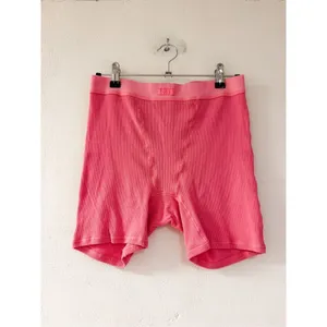 Skims Cotton Rib Boxer Shorts in Sugar Pink Medium thumbnail 2