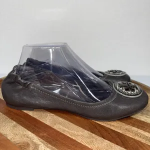 Tory Burch Grey Leather Scrunch Ballet Flats Size 8.5 Medallion Logo thumbnail 2