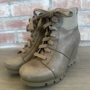 Merrell Hidden Wedge Boots Booties Women’s 5.5 Gorpcore Outdoor Fall Taupe thumbnail 1