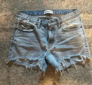 Abercrombie Mid-Rise Boyfriend Shorts thumbnail 1