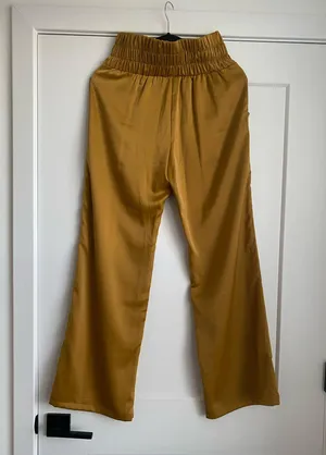 Sincerly Jules Women’s Size M Gold Satin High Waisted Wide Leg Pants NWT thumbnail 6