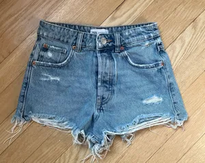 Zara ripped jean shorts  thumbnail 1