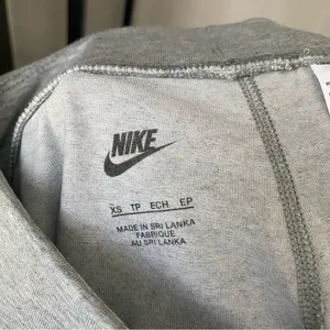 NWT Nike Tight Fit Mid Rise Biker Short thumbnail 3