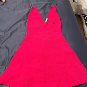 Zara Fuchsia Pink Ribbed Mini Dress NWT Size M Sleeveless V Neck Fit & Flare thumbnail 5