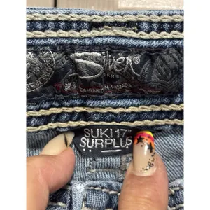 Silver Jeans Suki 17" Surplus Light Wash Low Rise Embroidery‎ Size 31x33 Western thumbnail 3