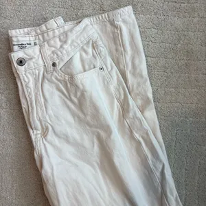 Abercrombie High Rise White Jeans Size 24 Short Curve Love thumbnail 3
