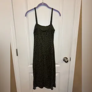Express Green Animal Print Midi Dress thumbnail 3
