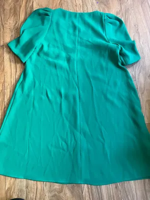 Zara Emerald Green V-Neck Midi Dress with Puff Sleeves thumbnail 5