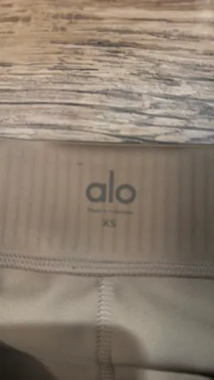 Alo Yoga Leggings thumbnail 3