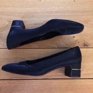 Salvatore Ferragamo black satin block heel pumps with rhinestone accent details thumbnail 2