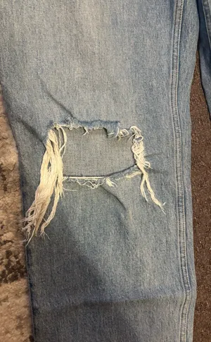 Abercrombie & Fitch The 90’s Straight Ultra High Rise Distressed jeans woman’s size 18R/34 thumbnail 4