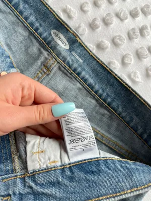 Old Navy Paint Splatter Jean Shorts thumbnail 6