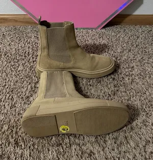 ZARA Beige Suede Chelsea Boots Platform Chunky Sole‎ Women Size 9 thumbnail 1