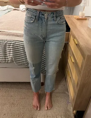 Abercrombie Jeans Mom High-Rise Curve Love thumbnail 1