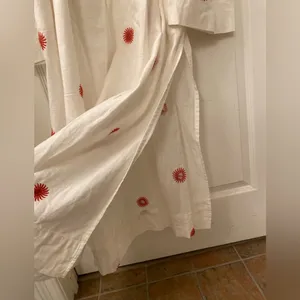 Free people White Dress with Red Floral Embroidery size XS oversized thumbnail 7