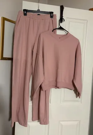 Gap Women’s outfit thumbnail 1