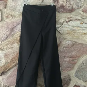 Commense Solid Asymmetrical Straight Leg Pants Set size xs Black thumbnail 6