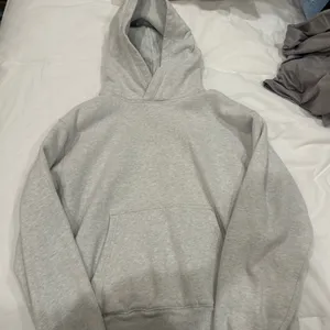 Aritzia Perfect Fit Fleece Hoodie heather grey thumbnail 2