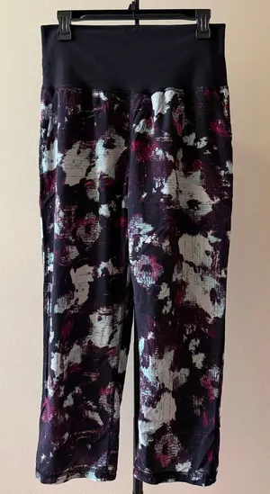 Lululemon Tranquil Crop Kara Blossom Pant Size 10 22" Inseam Retired Print thumbnail 1