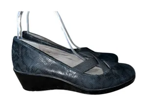 Michelle D Shoes Womens 8 Used Black Snake Skin Texture Wedge thumbnail 1