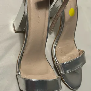 Sandals Room of Fashion Silver Block Heel Ankle-Strap size 11 Preowned CLEAN! thumbnail 10