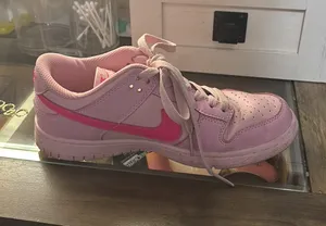 Pink Nike Dunk thumbnail 1