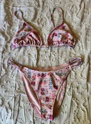 Hollister Size S/M Pink Floral Triangle Bikini Set thumbnail 1