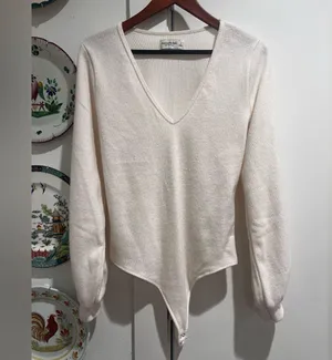 Abercrombie and Fitch V Neck Knit Bodysuit thumbnail 2