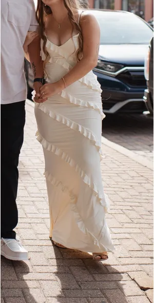 Lucy in the sky Ruffle V-Neck Maxi Dress thumbnail 4