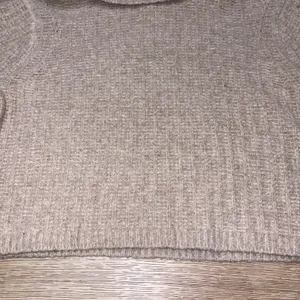 Universal Threads Women Cropped Tan Turtleneck Sweater Size Medium thumbnail 11
