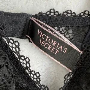 Victoria's Secret Black Floral Lace‎ Bralette Unlined Wireless Scalloped M DL3 thumbnail 2