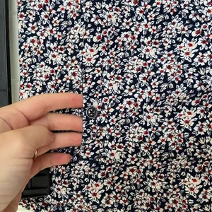 EUC | Banana Republic women’s floral pencil skirt —‎ size 4 thumbnail 2