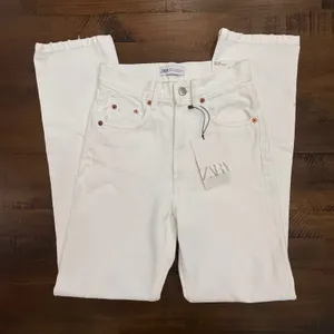 Zara Straight Fit High-Rise Regular Length‎ White Jeans - Women's Size 32 thumbnail 4