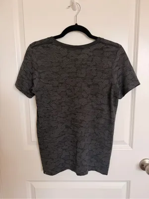 Lululemon Breeze By Short Sleeve Size 8 thumbnail 3