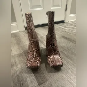 Pretty Little Thing Snake Skin Patterned Boots thumbnail 3