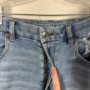 American Eagle Distressed Light Wash Curvy Mom Jeans 12 Reg Stretch High Rise thumbnail 4