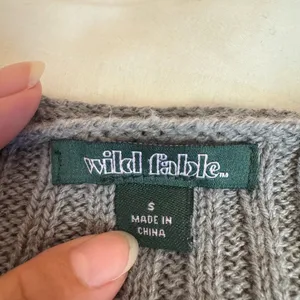 Wild Fable Gray Ribbed V-Neck Sweater Size Small thumbnail 3