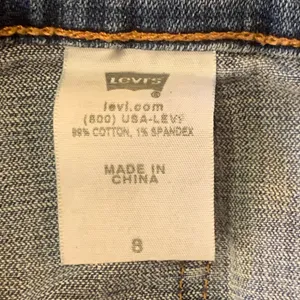 Levi’s 515 shorts size 8 Light blue wash some stretch detailed front pockets thumbnail 3