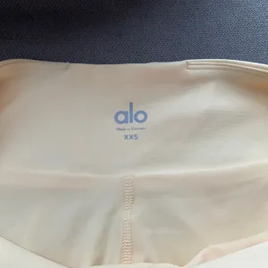 Alo Yoga V-Cute Running Short Candlelight Yellow XXS thumbnail 3