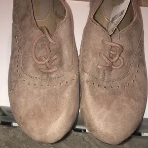 NWT Dream Out Loud Lace Up Shoe, size 6 thumbnail 3