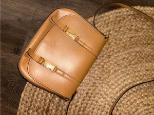 Vera Pelle Golden Yellow Leather Crossbody Purse “Alice” thumbnail 4