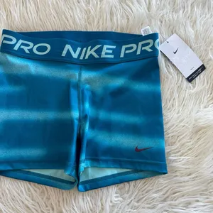 Nike Pro Shorts Green Abyss Size Medium IH7636-301 thumbnail 6