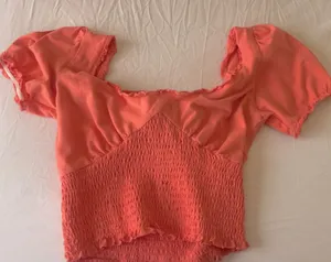 Never worn ZARA top with an adorable tie bow in the back! thumbnail 1
