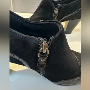 Clarks Artisan Black Suede and Patent Leather Heeled Shoes Classic Size 8 thumbnail 9