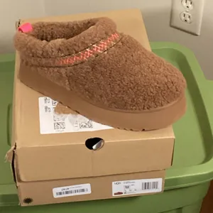 UGG Women's Tazz Heritage Braid Platform Slippers in Hardwood thumbnail 1