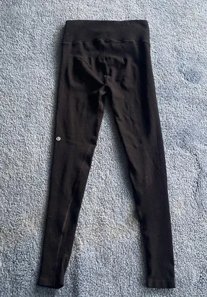 Lululemon Leggings Black with rubbing details thumbnail 2