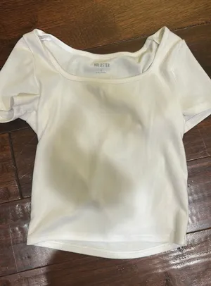 Hollister white short sleeve top thumbnail 1