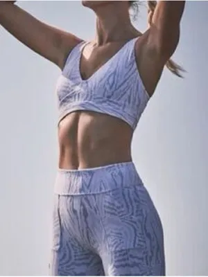 Devon Windsor Jacquard Print Sports Bra in Blanco thumbnail 1